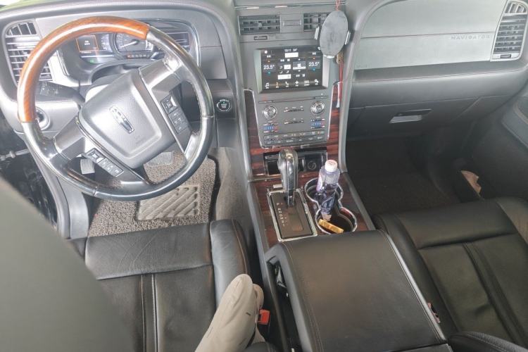 Used Lincoln Navigator  Center Console