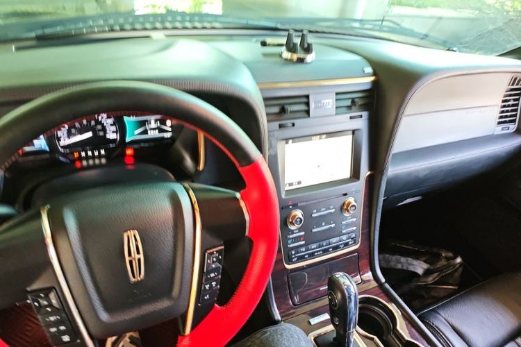 Used Lincoln Navigator 2017 3.5T AWD Center Console
