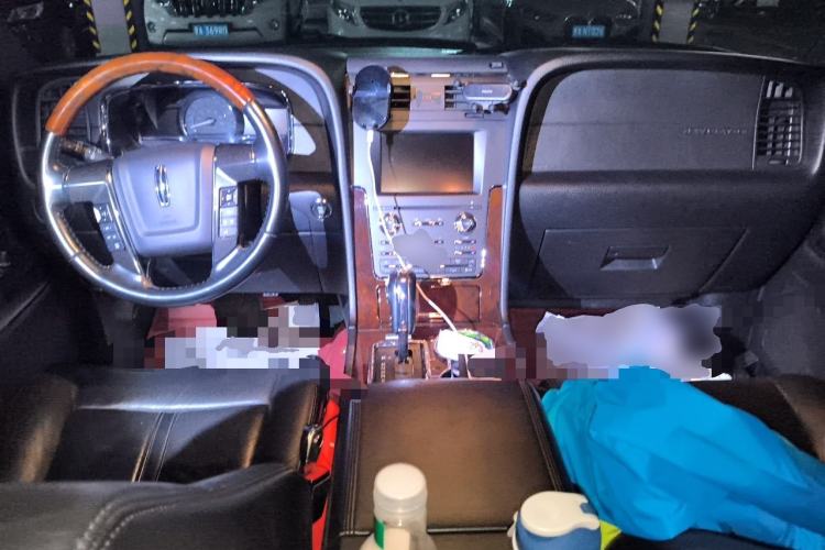 Used Lincoln Navigator  Center Console