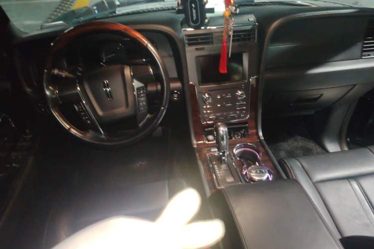 Used Lincoln Navigator 2017 3.5T AWD Center Console