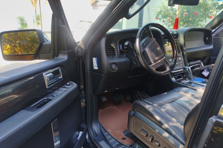 Used Lincoln Navigator  Driver Seat