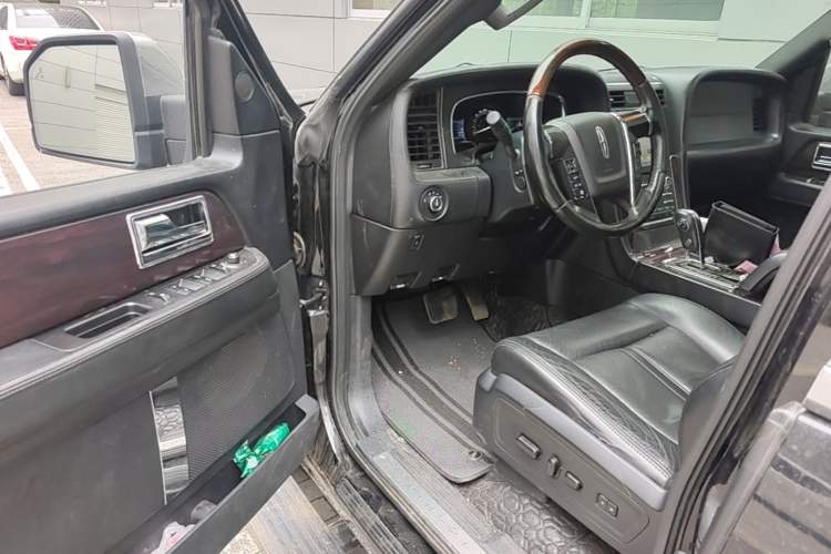 Used Lincoln Navigator 2017 3.5T AWD Driver Seat