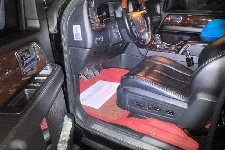 Used Lincoln Navigator  Driver Seat