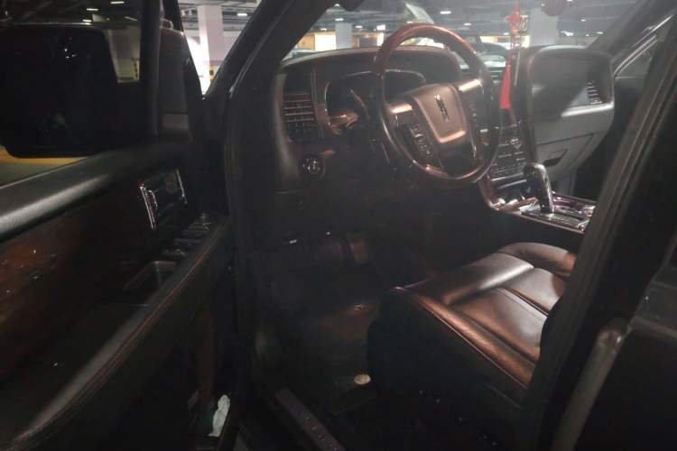 Used Lincoln Navigator 2017 3.5T AWD Driver Seat