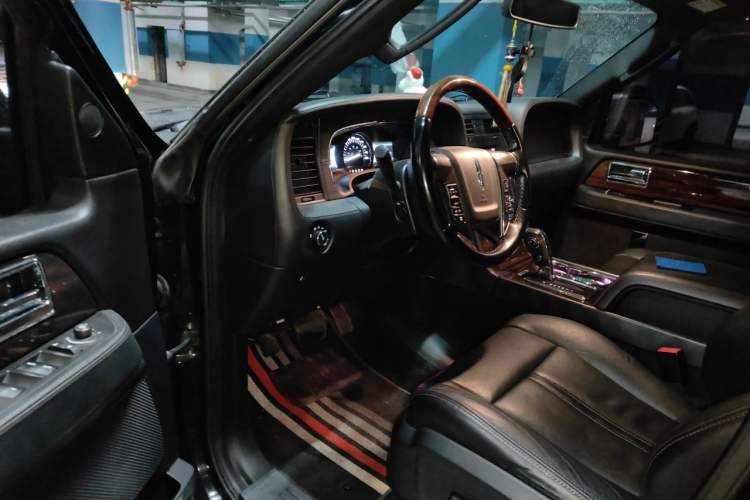 Used Lincoln Navigator 2017 3.5T AWD Driver Seat