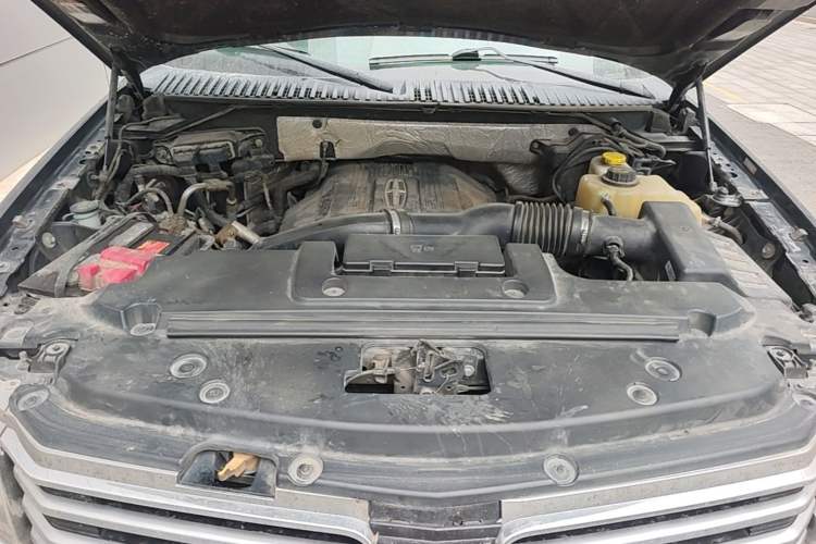 Used Lincoln Navigator 2017 3.5T AWD Engine Bay