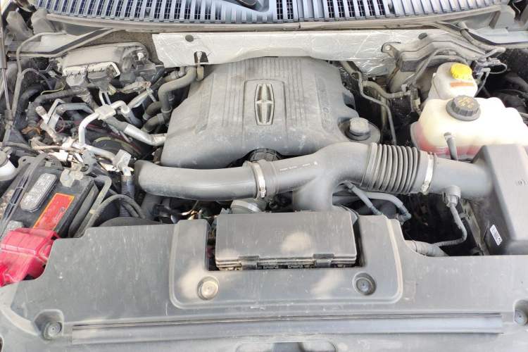Used Lincoln Navigator 2017 3.5T AWD Engine Bay