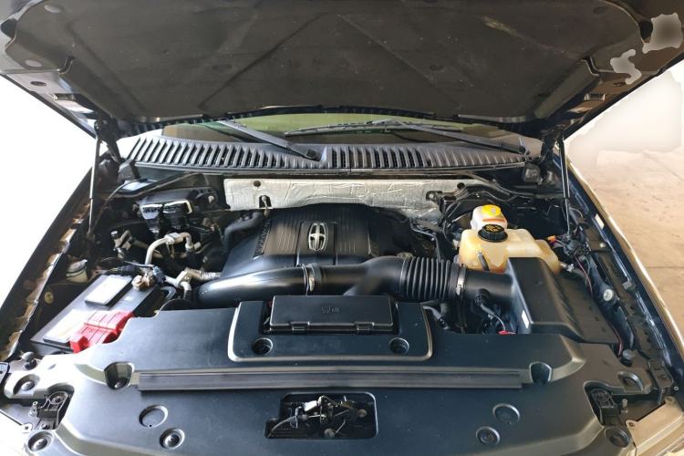 Used Lincoln Navigator 2017 3.5T AWD Engine Bay