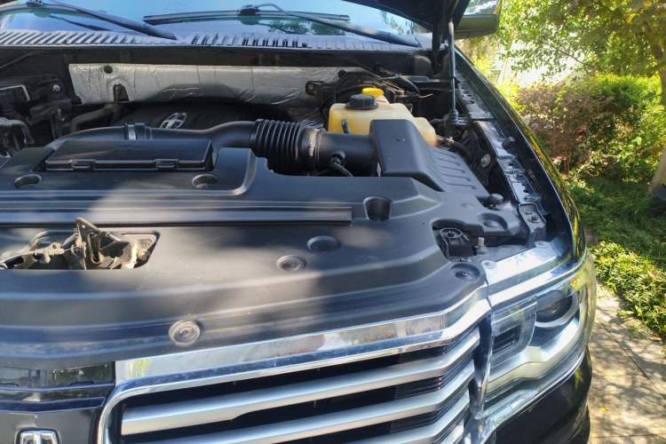 Used Lincoln Navigator  Engine Bay Left
