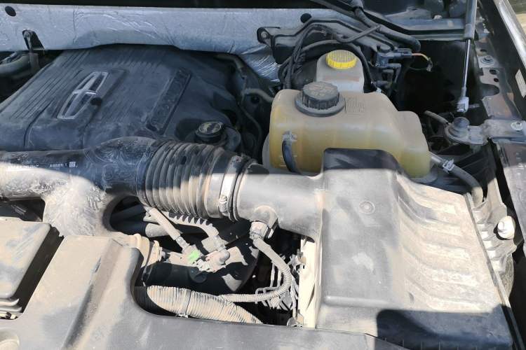 Used Lincoln Navigator 2017 3.5T AWD Engine Bay Left