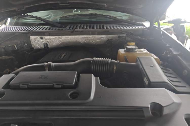 Used Lincoln Navigator  Engine Bay Left