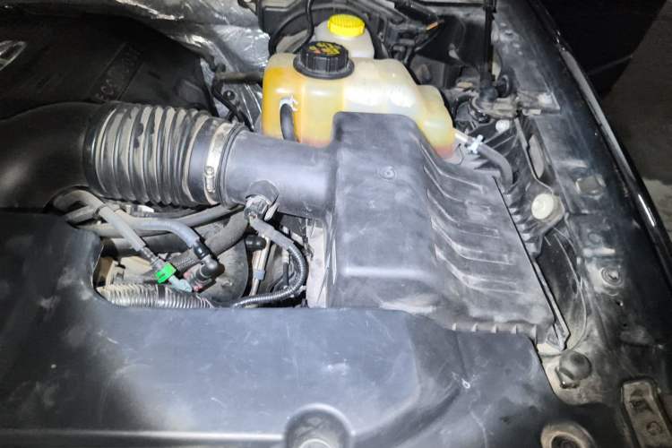 Used Lincoln Navigator  Engine Bay Left