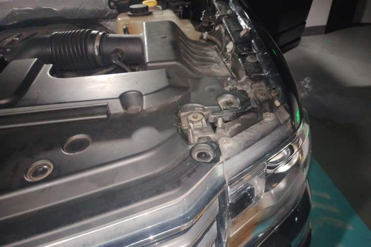 Used Lincoln Navigator 2017 3.5T AWD Engine Bay Left
