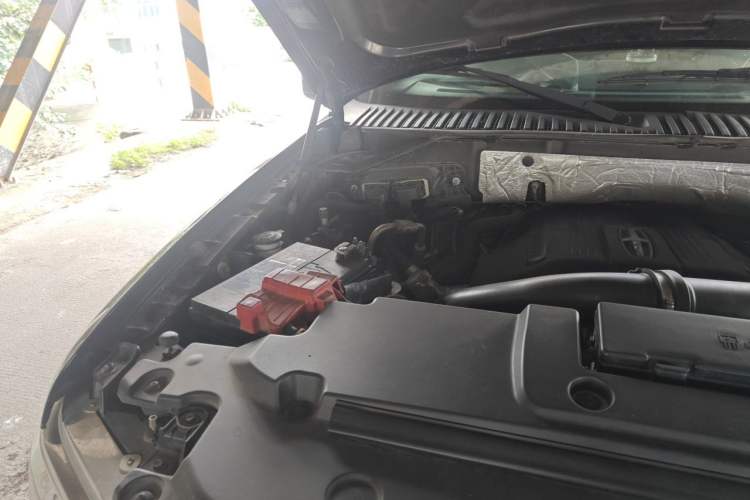 Used Lincoln Navigator  Engine Bay Right