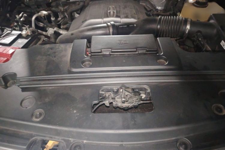 Used Lincoln Navigator 2017 3.5T AWD Engine Bay