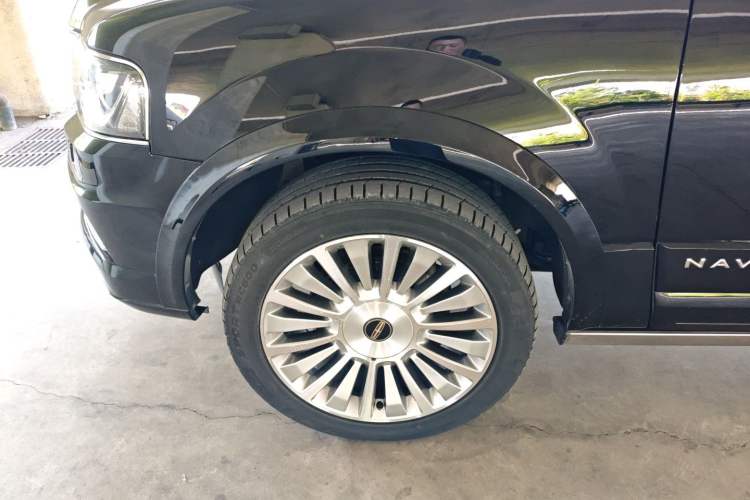 Used Lincoln Navigator 2017 3.5T AWD Exterior 4