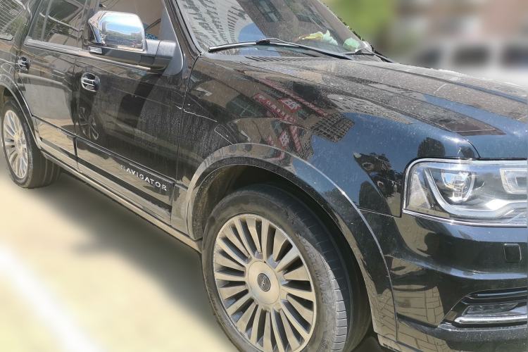 Used Lincoln Navigator 2017 3.5T AWD Front Right 45 Deg