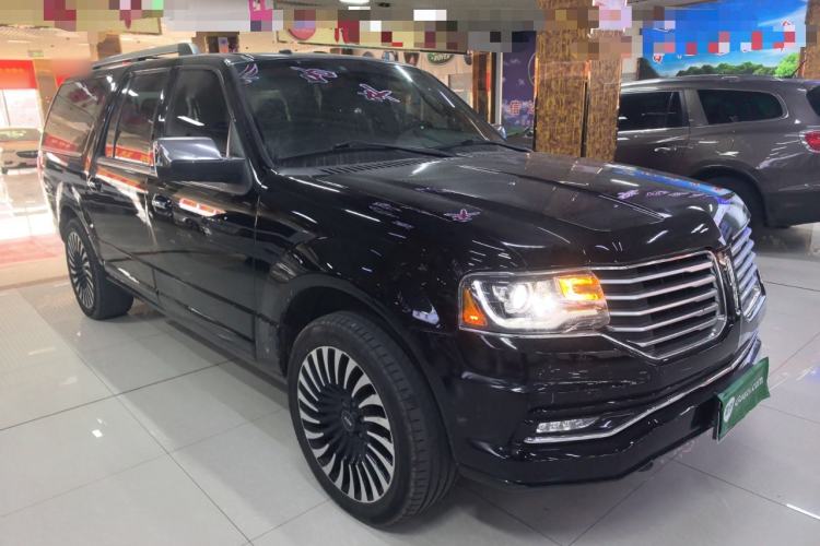 Used Lincoln Navigator 2017 3.5T AWD Front Right 45 Deg