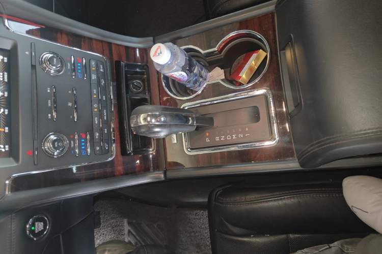 Used Lincoln Navigator  Gear Lever