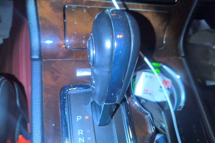 Used Lincoln Navigator  Gear Lever