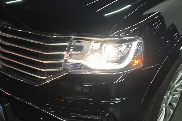 Used Lincoln Navigator 2017 3.5T AWD Left Front Headlight