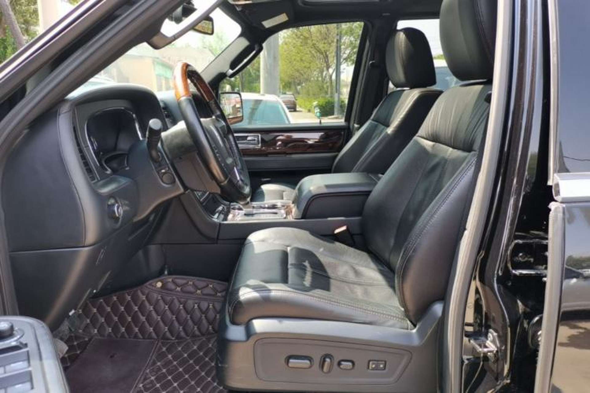 Used Lincoln Navigator 2017 3.5T Four-Wheel Drive Long Wheelbase Select 200A U.S. Specification Left Front Seat