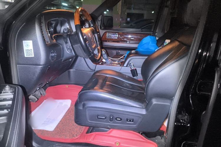 Used Lincoln Navigator  Left Front Seat