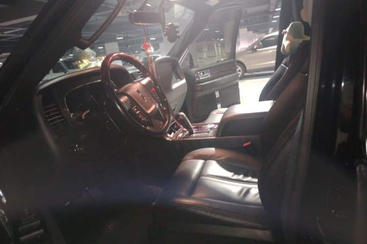 Used Lincoln Navigator 2017 3.5T AWD Left Front Seat