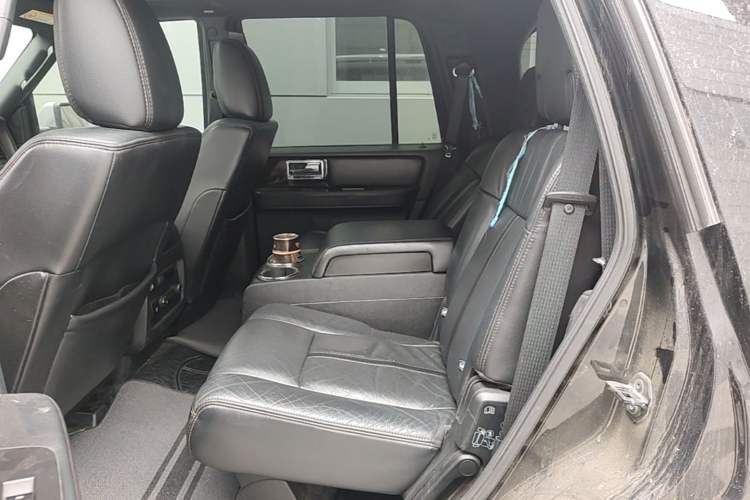 Used Lincoln Navigator 2017 3.5T AWD Left Rear Seat