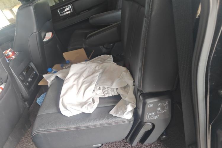 Used Lincoln Navigator  Left Rear Seat