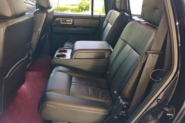 Used Lincoln Navigator 2017 3.5T AWD Left Rear Seat