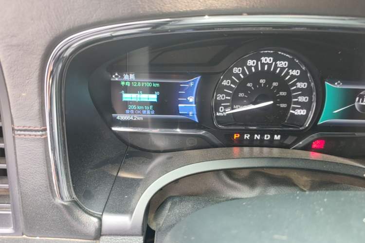Used Lincoln Navigator 2017 3.5T AWD Odometer Close Up