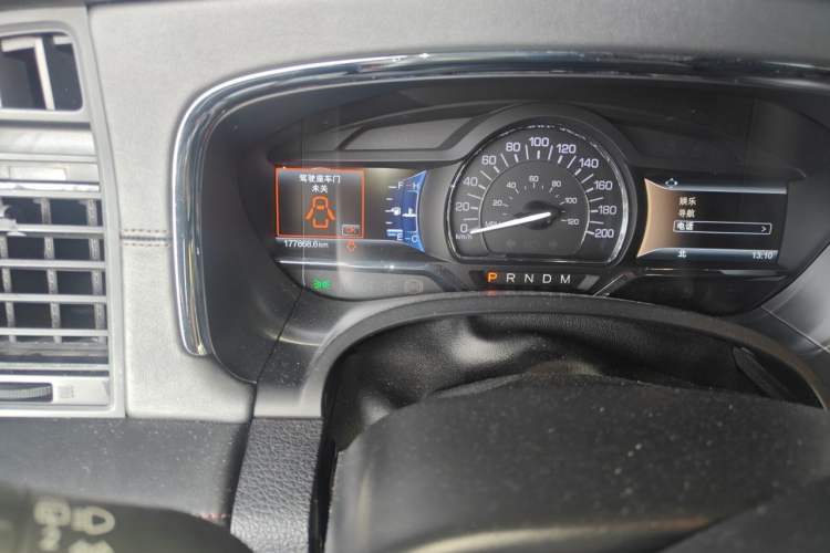 Used Lincoln Navigator  Odometer Close Up