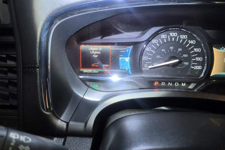 Used Lincoln Navigator  Odometer Close Up