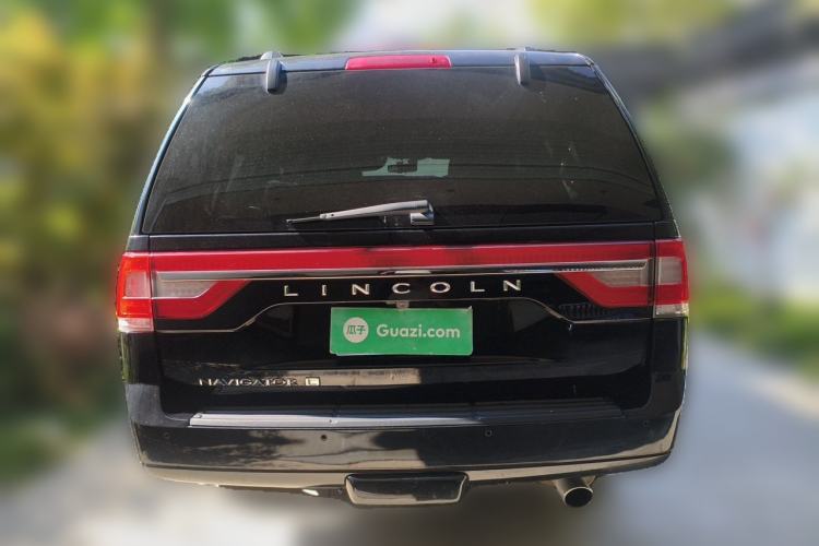 Used Lincoln Navigator  Rear