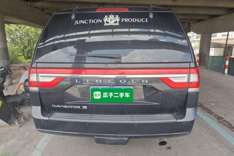 Used Lincoln Navigator  Rear