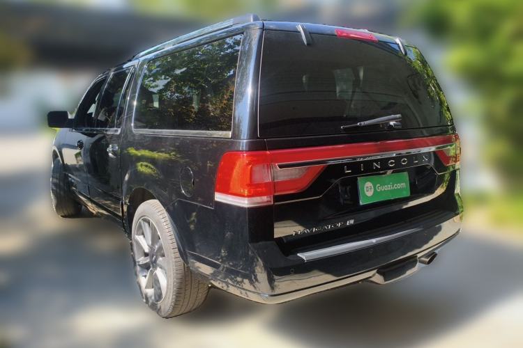 Used Lincoln Navigator  Rear Left 45 Deg