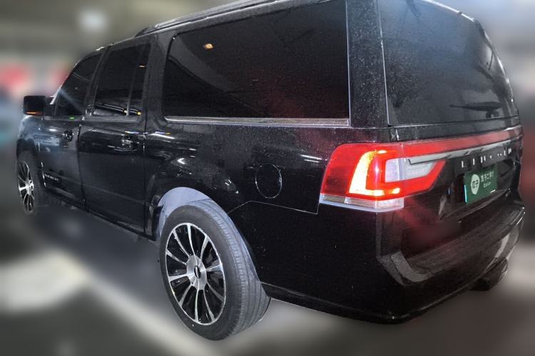 Used Lincoln Navigator  Rear Left 45 Deg