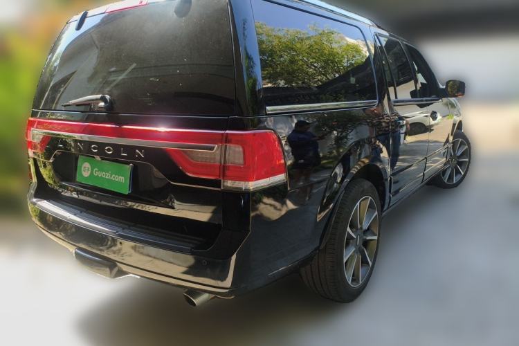 Used Lincoln Navigator  Rear Right 45 Deg