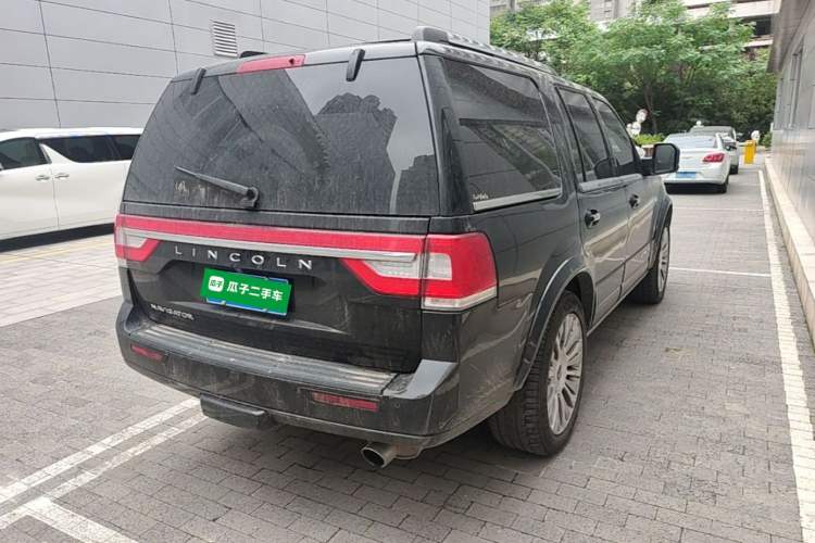 Used Lincoln Navigator 2017 3.5T AWD Rear Right 45 Deg