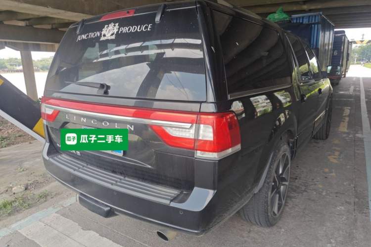 Used Lincoln Navigator  Rear Right 45 Deg