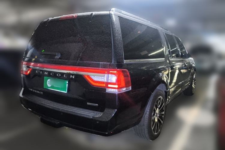 Used Lincoln Navigator  Rear Right 45 Deg