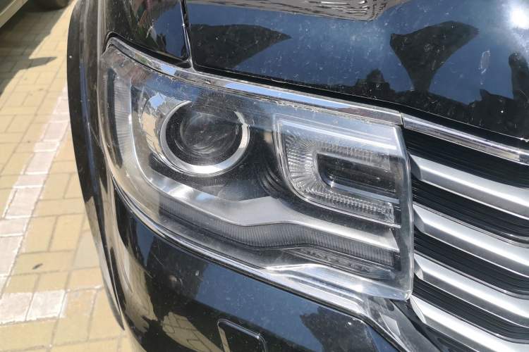 Used Lincoln Navigator 2017 3.5T AWD Right Front Headlight