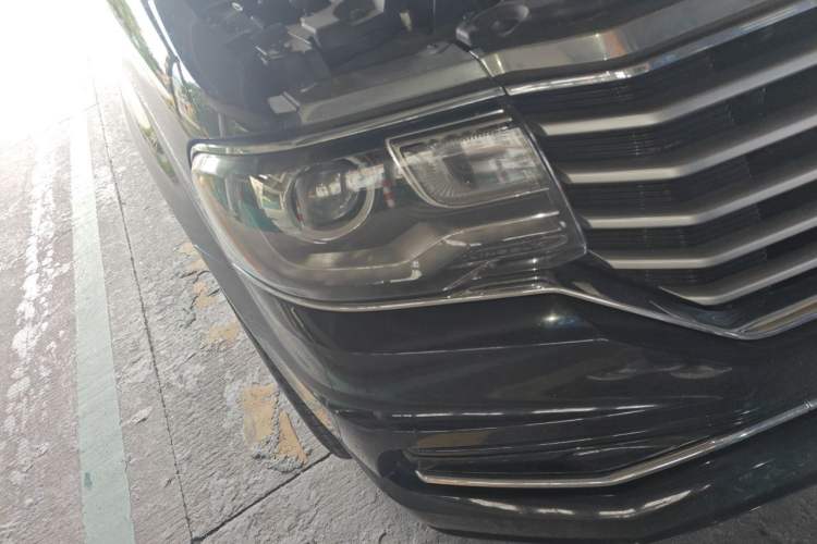 Used Lincoln Navigator  Right Front Headlight