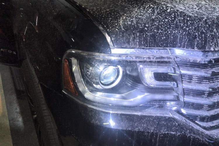 Used Lincoln Navigator  Right Front Headlight