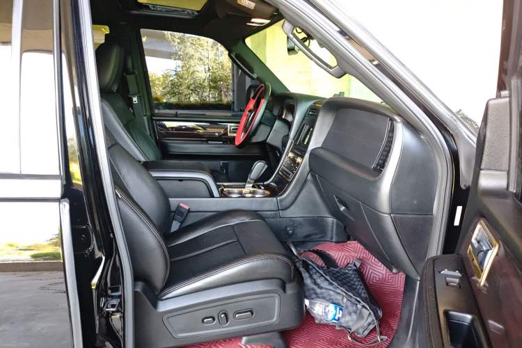 Used Lincoln Navigator 2017 3.5T AWD Right Front Seat