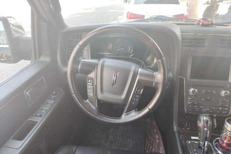 Used Lincoln Navigator 2017 3.5T AWD Steering Wheel