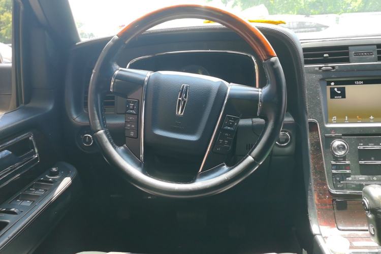 Used Lincoln Navigator 2017 3.5T AWD Steering Wheel