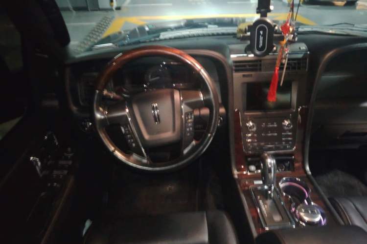 Used Lincoln Navigator 2017 3.5T AWD Steering Wheel