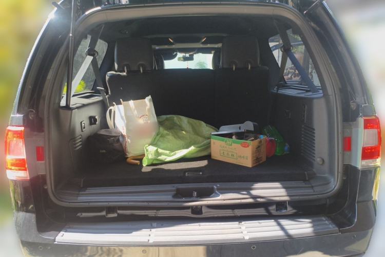 Used Lincoln Navigator  Trunk
